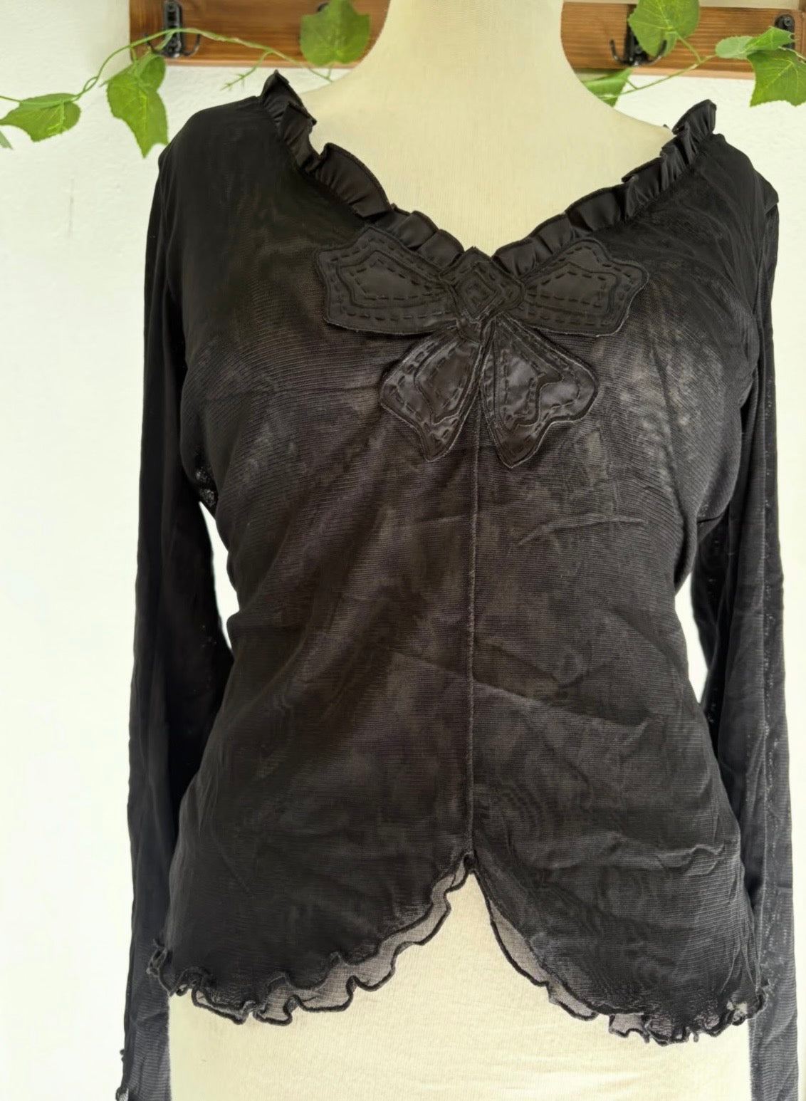 Double layered mesh top with middle bow and ruffle edges