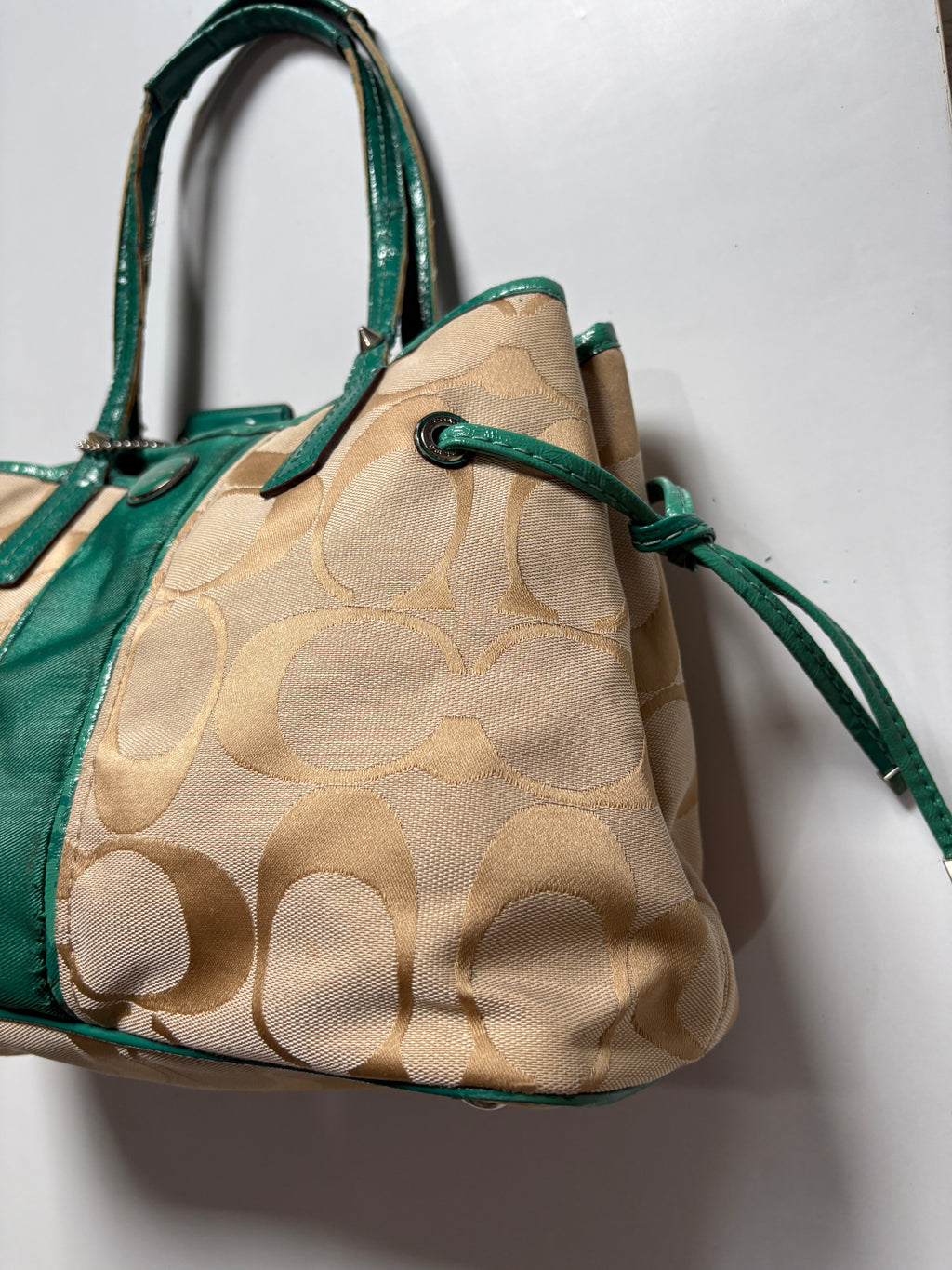 Authentic coach bag in green leather
