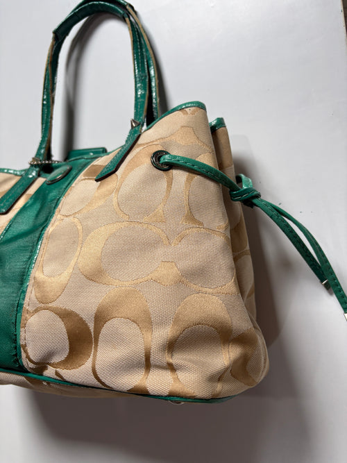 Authentic coach bag in green leather