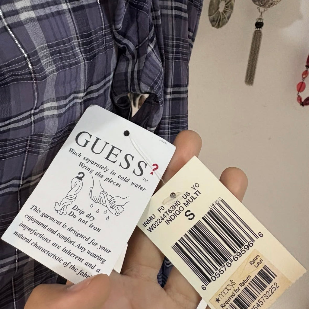 Authentic guess fitted shirt