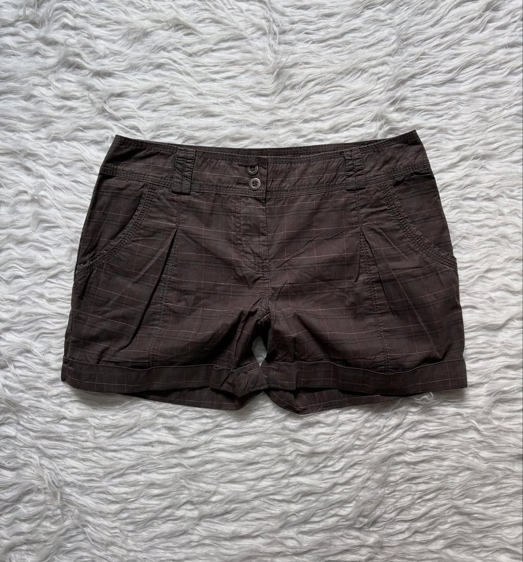 Brown vintage low waisted shorts