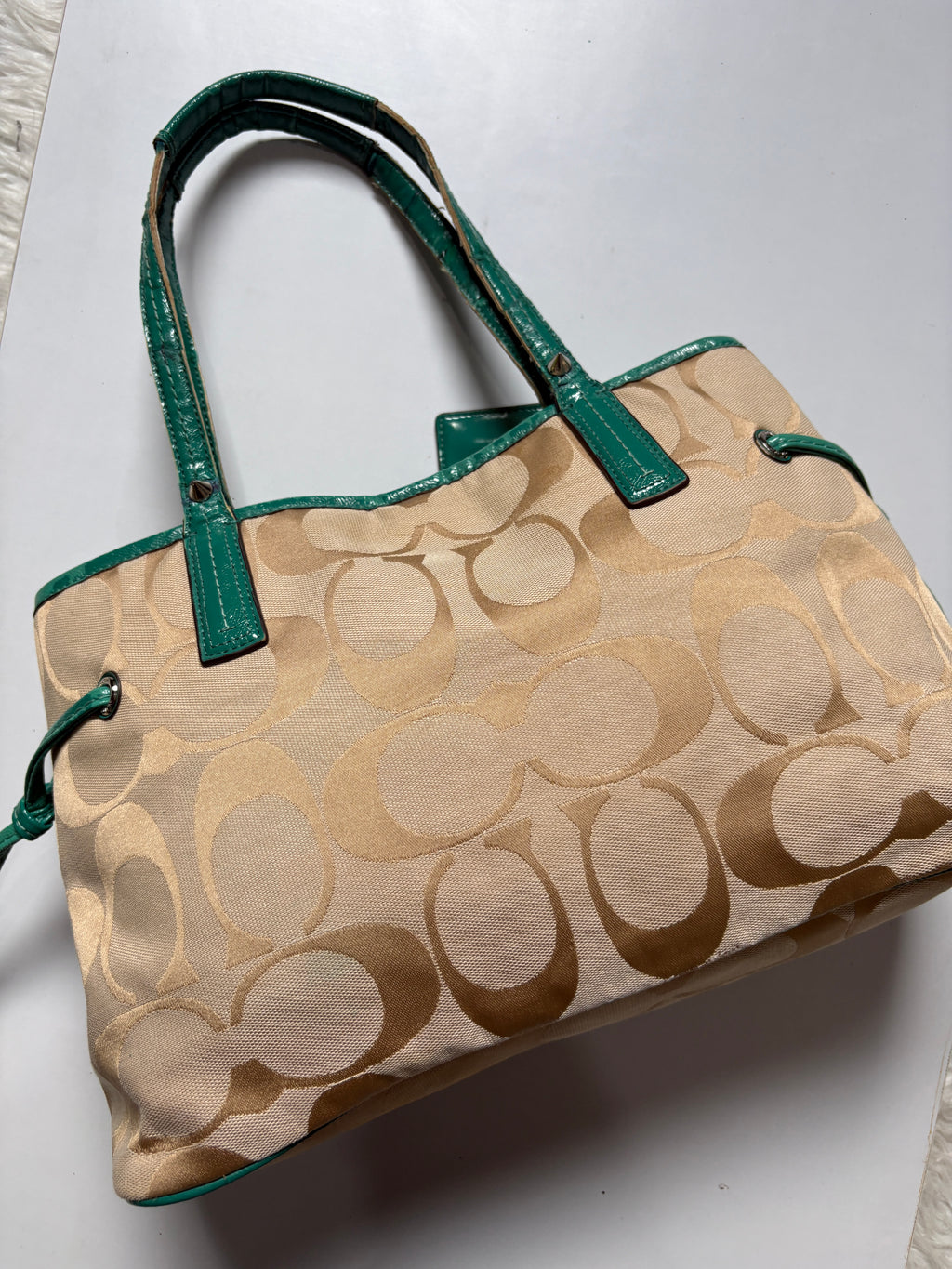 Authentic coach bag in green leather