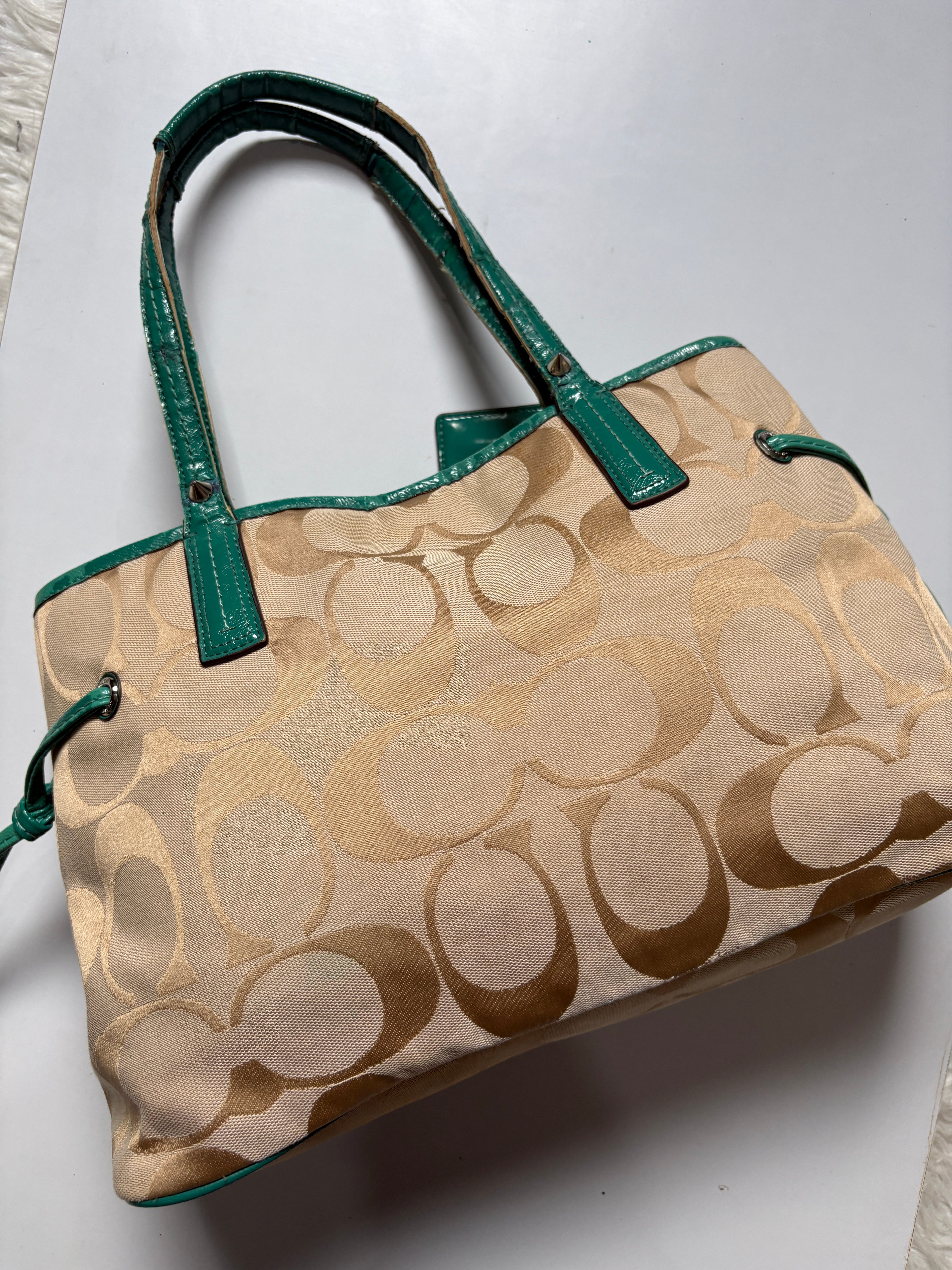 Authentic coach bag in green leather