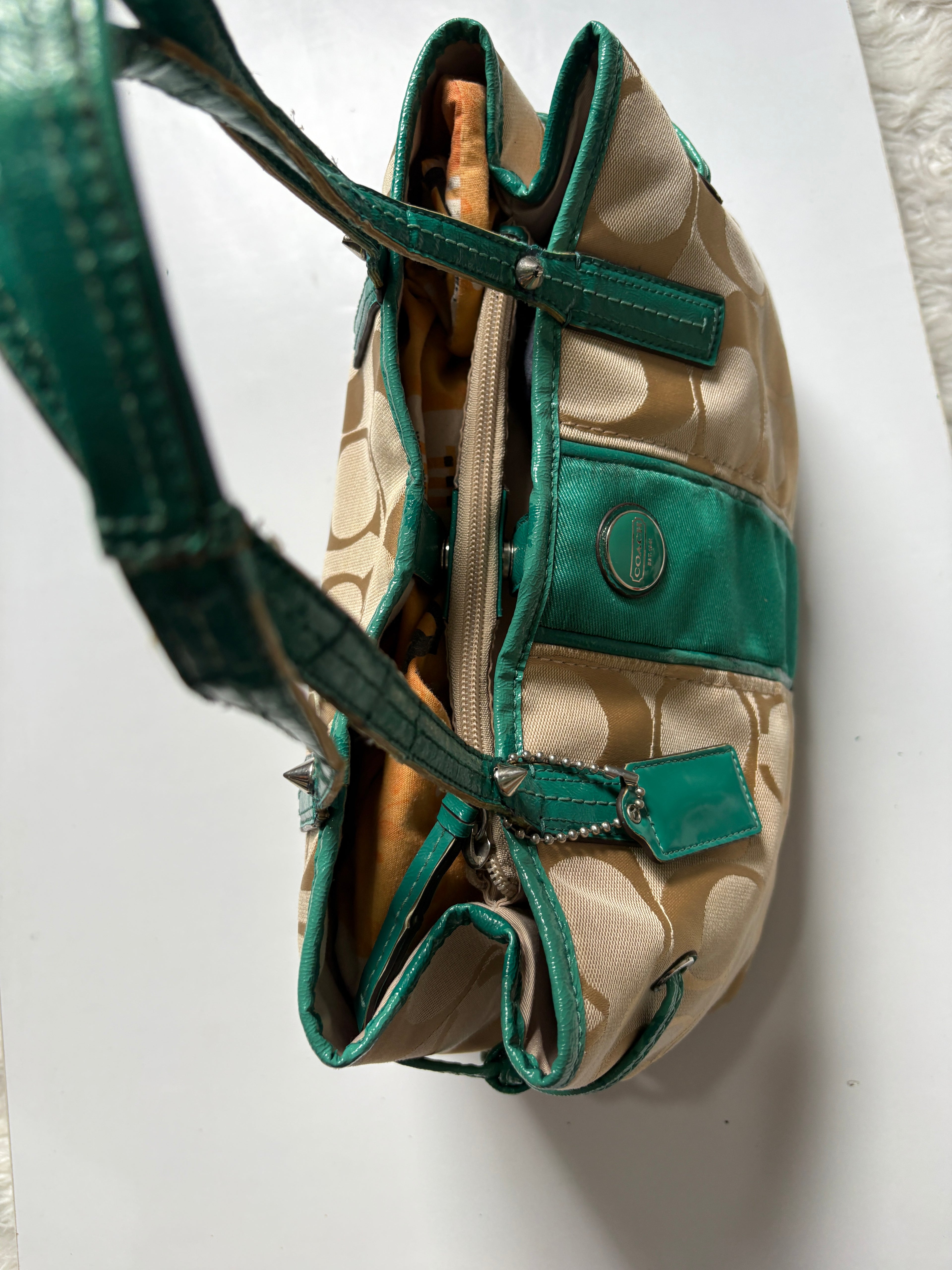 Authentic coach bag in green leather