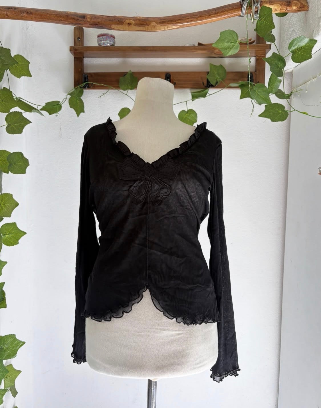 Double layered mesh top with middle bow and ruffle edges